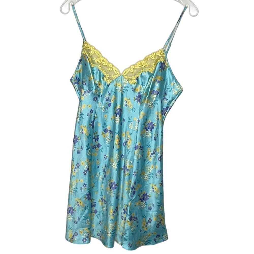 Victoria's Secret‎ Floral Negligee